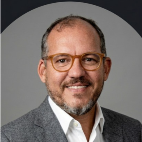 Headshot of Andre Oliveira