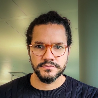 Headshot of Dr Leandro Dijon