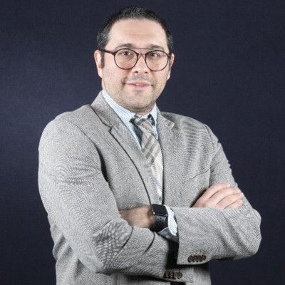 Headshot of Dr Omid Ashrafi