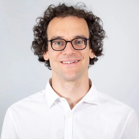 Headshot of Dr Wolf-Peter Schill