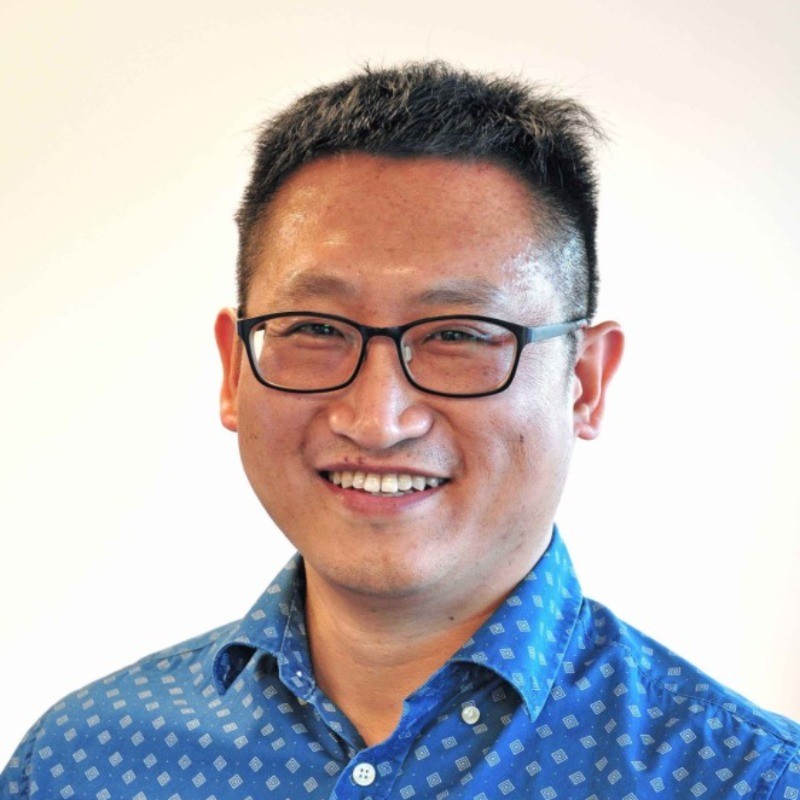 Headshot of Dr Xingqiang Song